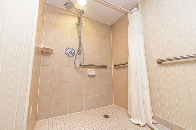 Oda, 2 Çift Kişilik Yatak, Engellilere Uygun (Roll In Shower)