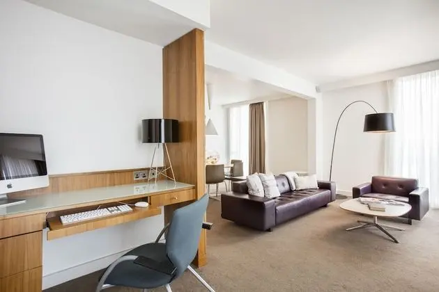 Suite, 1 King Bed, City View