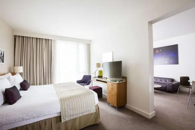 Suite, 1 King Bed, City View