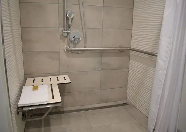 Oda, 2 Çift Kişilik Yatak, Engellilere Uygun (Roll-In Shower)