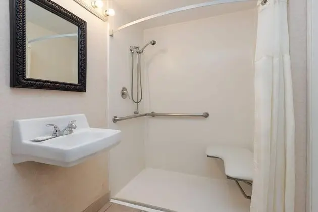 Engellilere uygun banyo
