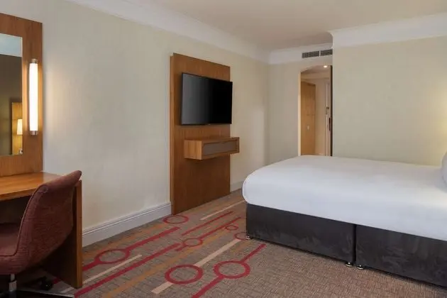 Oda, 1 Büyük (Queen) Boy Yatak