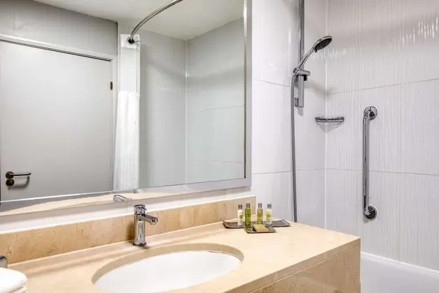 Oda, 1 Büyük (Queen) Boy Yatak