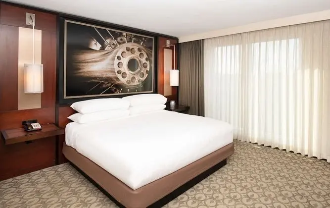 One Bedroom Suite, King Bed with Sofa Bed, Accessible (Hearing)