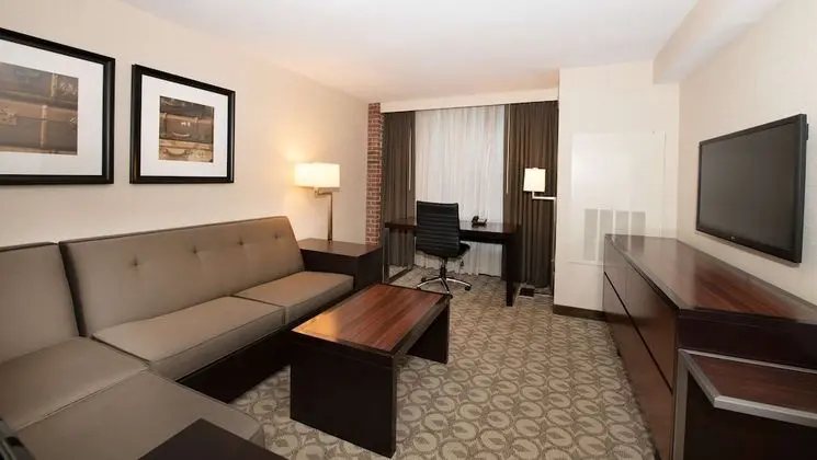 One Bedroom Suite, King Bed with Sofa Bed, Accessible (Hearing)