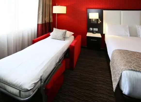 Oda, 1 Büyük (Queen) Boy Yatak ve Çekyat, Sigara İçilmez