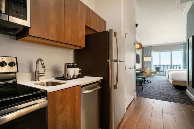 Deluxe Tek Büyük Yataklı Oda, 2 Büyük (Queen) Boy Yatak, Balkon, Okyanusa Sıfır