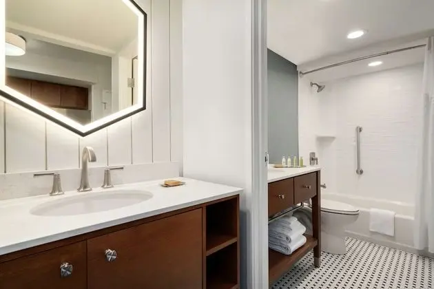 Deluxe Tek Büyük Yataklı Oda, 2 Büyük (Queen) Boy Yatak, Balkon, Okyanusa Sıfır