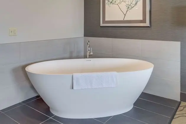 Executive Oda, 1 En Büyük (King) Boy Yatak, Sigara İçilmez, Marina Manzaralı (w/ bathtub)