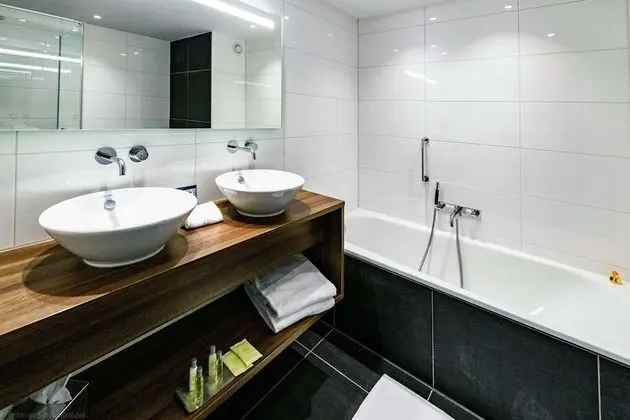 Deluxe Oda, 1 En Büyük (King) Boy Yatak