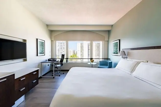 Standard 1 Queen Bed