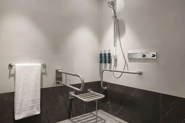 Oda, 1 En Büyük (King) Boy Yatak, Engellilere Uygun