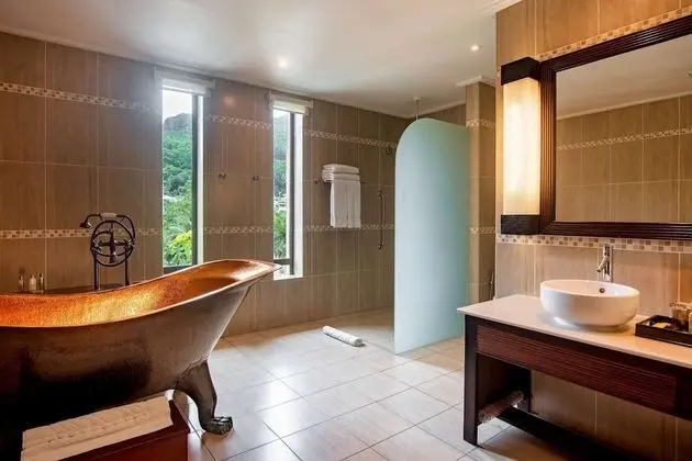 Grand Room, 1 King Bed, Beach View, Jacuzzi on Balcony