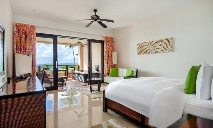 Grand Room, 1 King Bed, Beach View, Jacuzzi on Balcony