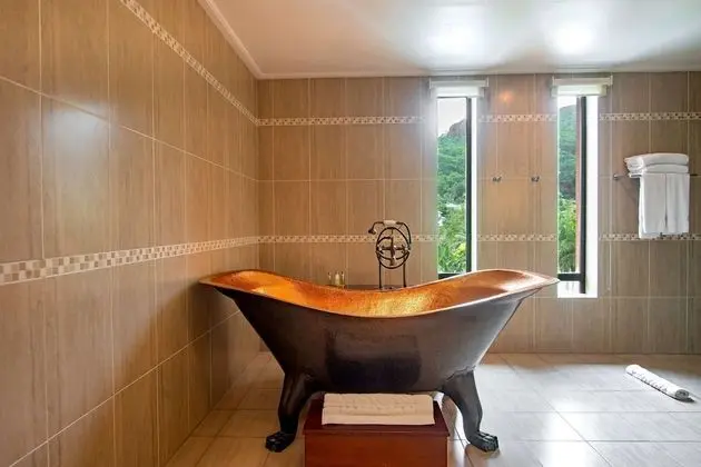Grand Room, 1 King Bed, Beach View, Jacuzzi on Balcony