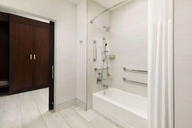 Deluxe Oda, 1 En Büyük (King) Boy Yatak, Engellilere Uygun, Balkon