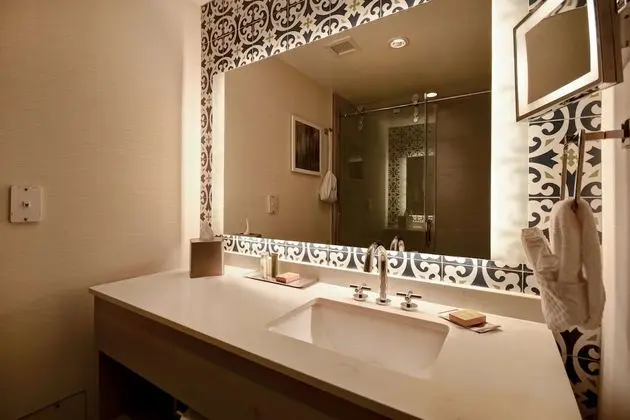 Oda, 1 En Büyük (King) Boy Yatak, Balkon, Okyanusa Sıfır