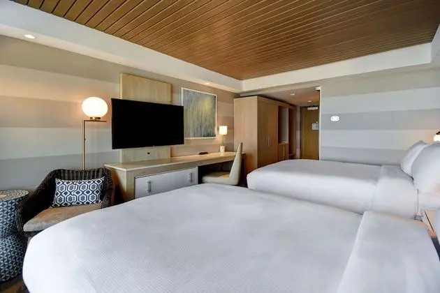 Oda, 2 Büyük (Queen) Boy Yatak, Balkon, Okyanusa Sıfır