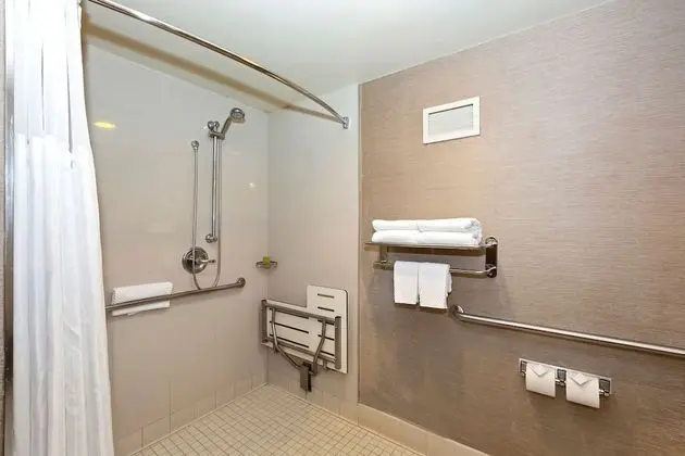 Oda, 2 Çift Kişilik Yatak, Engellilere Uygun (Mobility/Hearing, Roll In Shower)