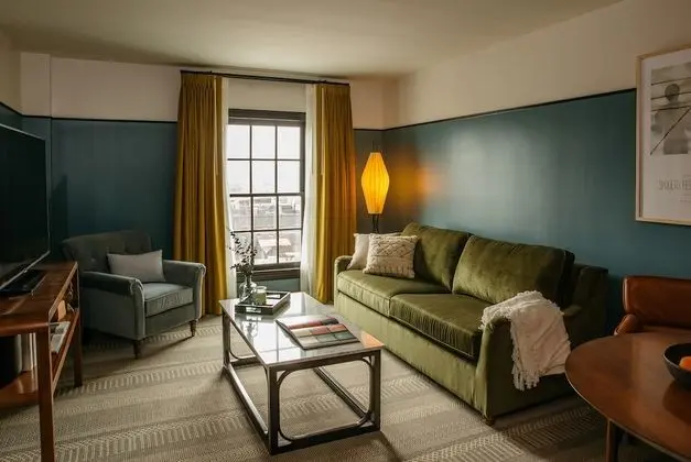 Collector's Premier One Bedroom Suite