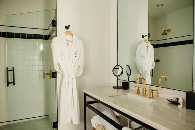 Collector's Premier One Bedroom Suite