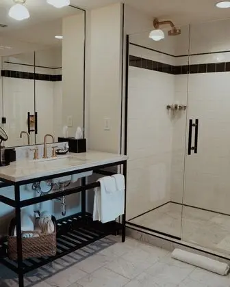 Collector's Premier One Bedroom Suite