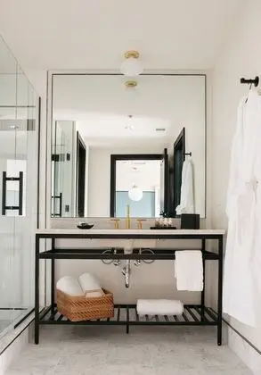 Travelers One Bedroom Suite - One King