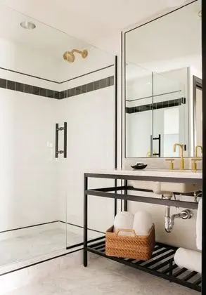 Travelers One Bedroom Suite - One King