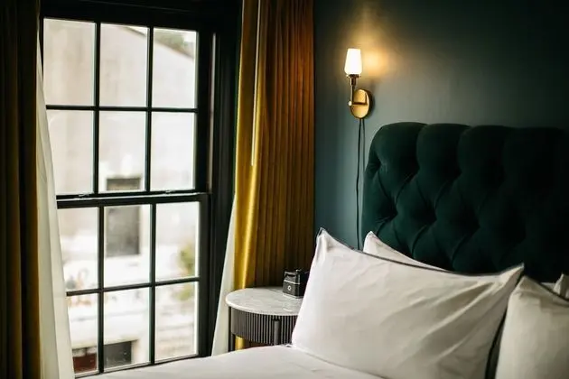 Travelers One Bedroom Suite - One King