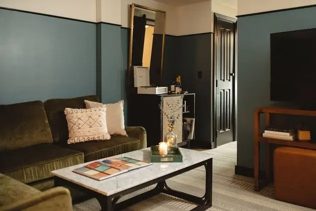 Travelers One Bedroom Suite - One King