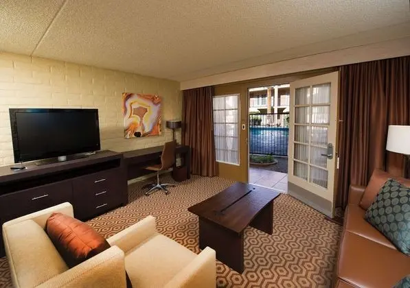 Süit, 1 En Büyük (King) Boy Yatak ve Çekyat, Havuz Kenarı (2 Room)