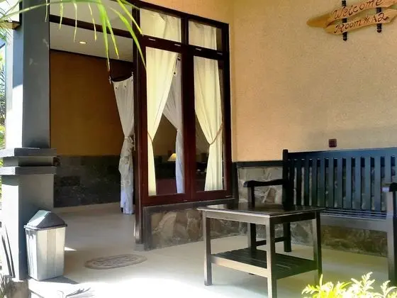 Deluxe Tek Büyük veya İki Ayrı Yataklı Oda, 1 Yatak Odası, Havuz Manzaralı, Havuz Kenarı