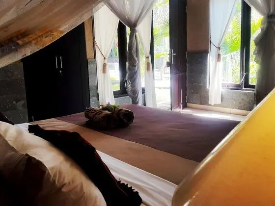 Deluxe Tek Büyük veya İki Ayrı Yataklı Oda, 1 Yatak Odası, Havuz Manzaralı, Havuz Kenarı