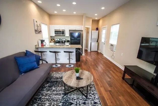 Ev (1 Bedroom)
