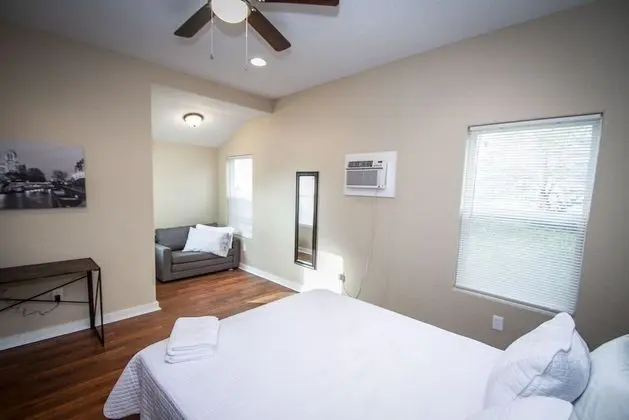Ev (1 Bedroom)