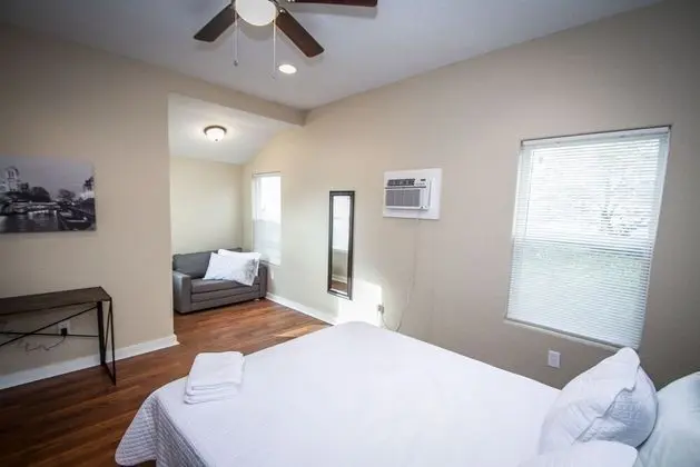 Ev (1 Bedroom)