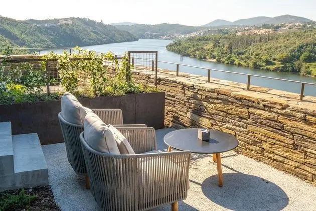 Tek Büyük Yataklı Oda, Balkon, Nehir Manzaralı