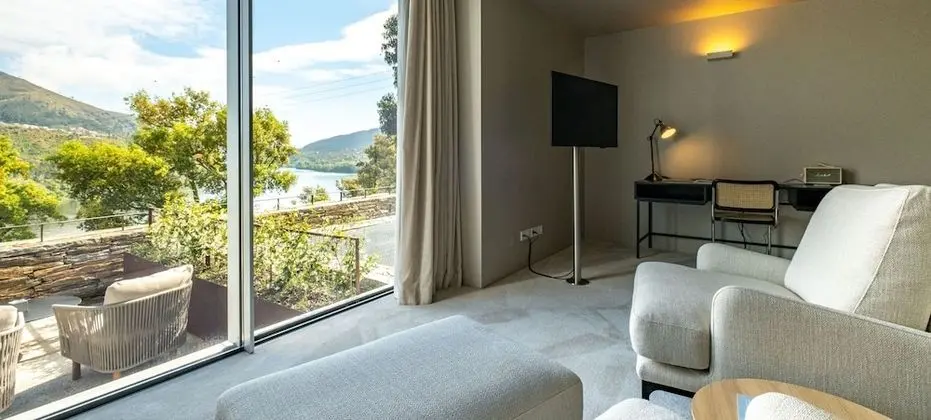 Tek Büyük Yataklı Oda, Balkon, Nehir Manzaralı