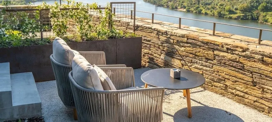 Tek Büyük Yataklı Oda, Balkon, Nehir Manzaralı