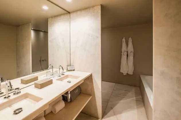 Tek Büyük Yataklı Oda, Balkon, Nehir Manzaralı