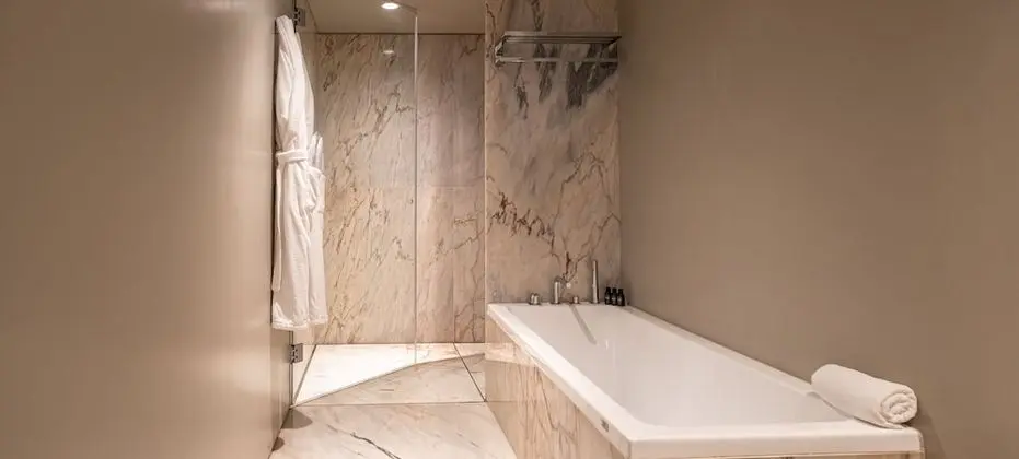 Tek Büyük Yataklı Oda, Balkon, Nehir Manzaralı