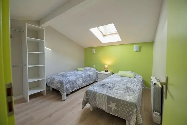 Family Ev, Banyolu/Duşlu, Bahçe Manzaralı (Papillons)