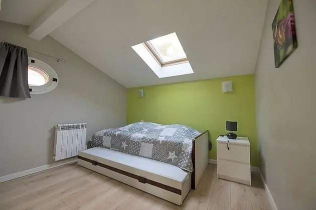 Family Ev, Banyolu/Duşlu, Bahçe Manzaralı (Papillons)