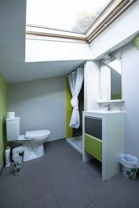 Family Ev, Banyolu/Duşlu, Bahçe Manzaralı (Papillons)