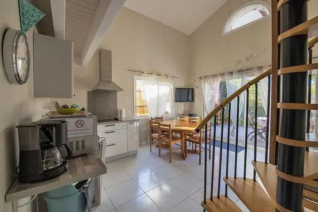 Family Ev, Banyolu/Duşlu, Bahçe Manzaralı (Papillons)