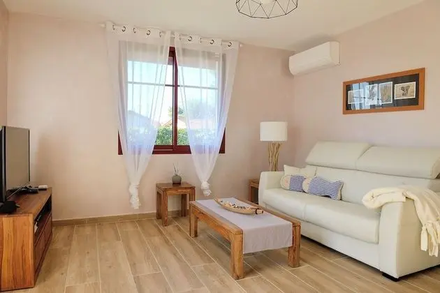 Standard Villa, Banyolu/Duşlu, Bahçe Manzaralı (Rouge Basque)