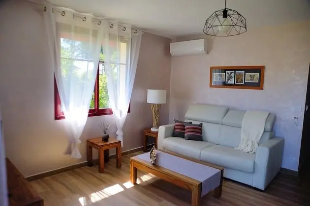 Standard Villa, Banyolu/Duşlu, Bahçe Manzaralı (Rouge Basque)