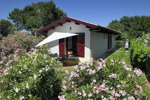 Standard Villa, Banyolu/Duşlu, Bahçe Manzaralı (Rouge Basque)