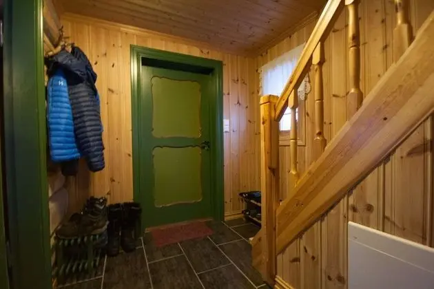 Traditional Ev, Birden Çok Yatak, Dağ Manzaralı