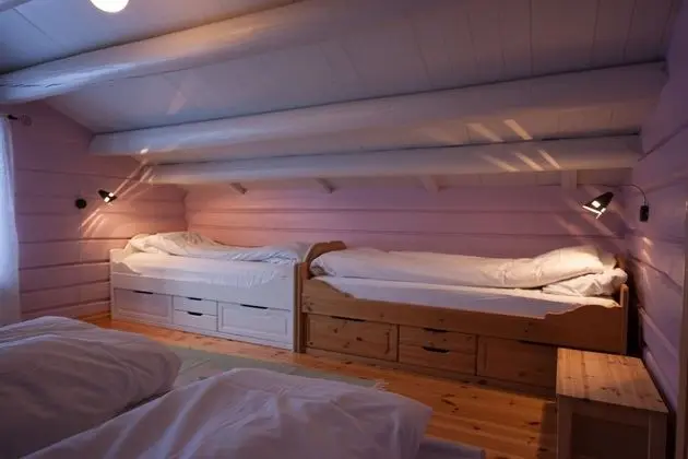 Traditional Ev, Birden Çok Yatak, Dağ Manzaralı